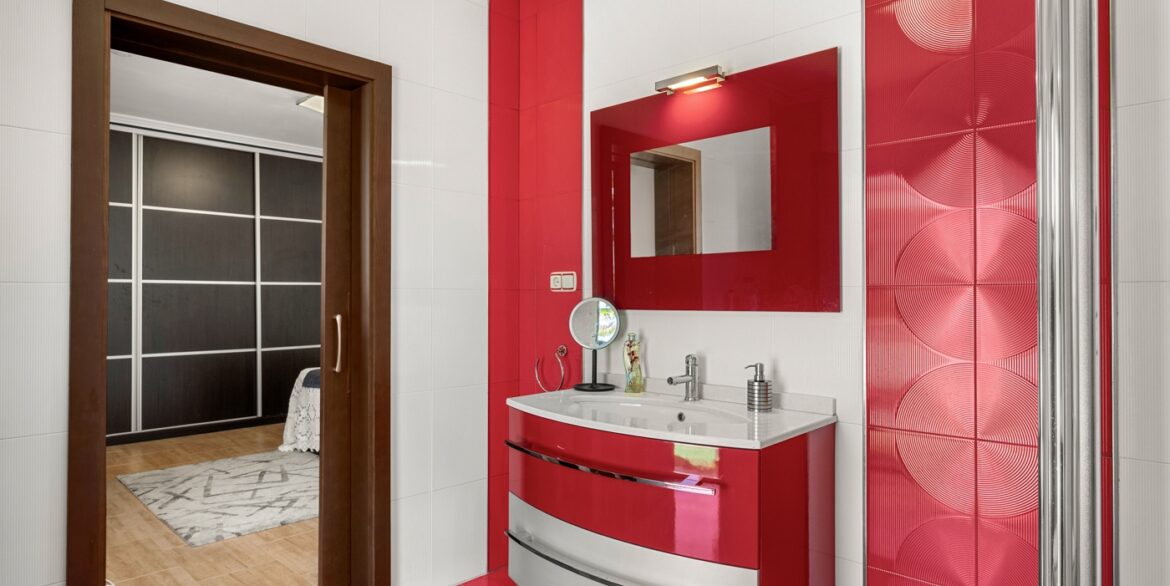 o_1jlc128451cfk1uf6105c17ao1v022q