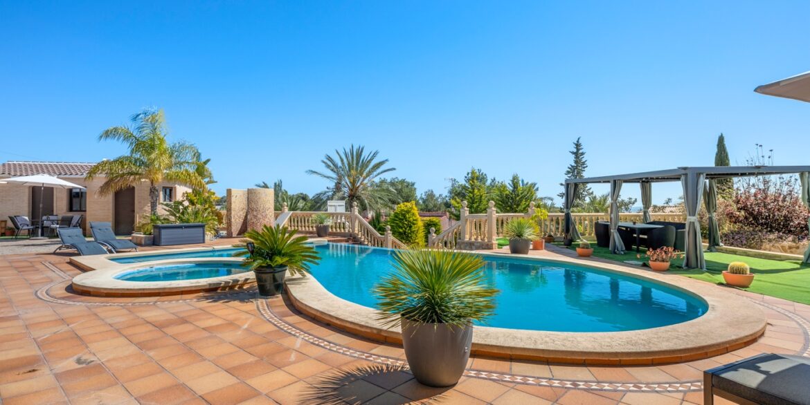 o_1jlc128453fv1a1mer690u6do35