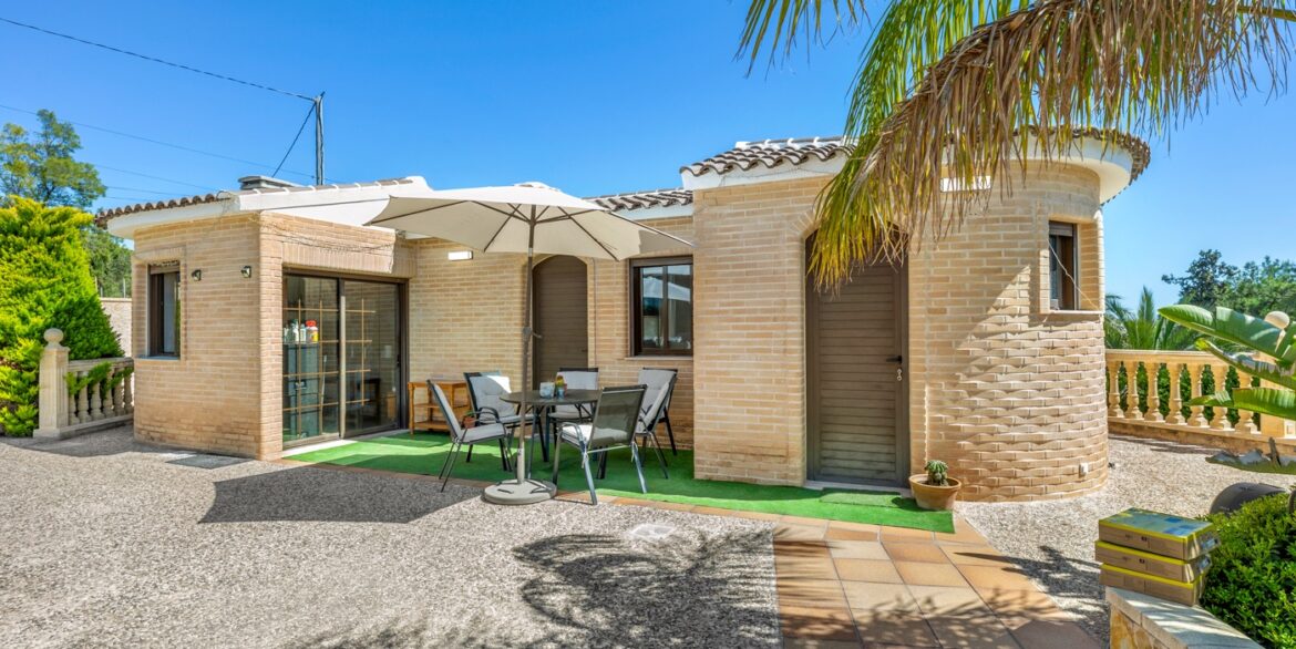 o_1jlc12845vjv5vaucg1gh41bn92v