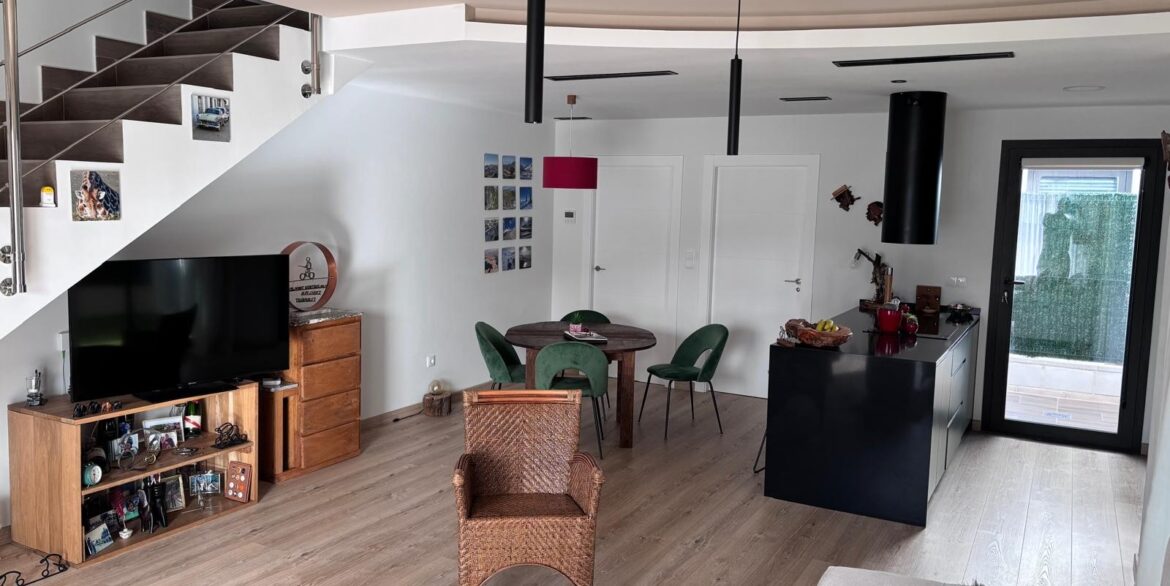 o_1jlrsobcf1jq1bd5jds1dhg16rk32