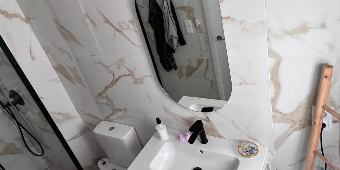 o_1jlrsobcf38i12c9bbgqr17rc43