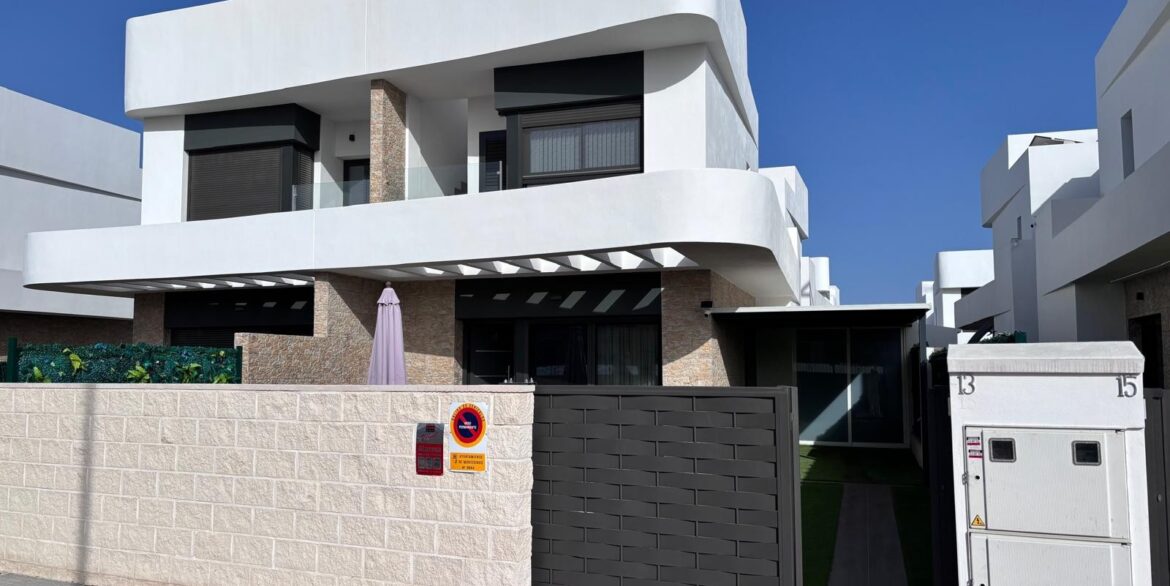 o_1jlrsobcf9km13365kk1nsm1sfp2q