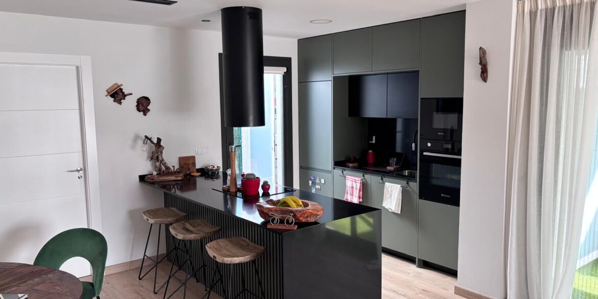 o_1jlrsobcflm51bu914cg152612ae34