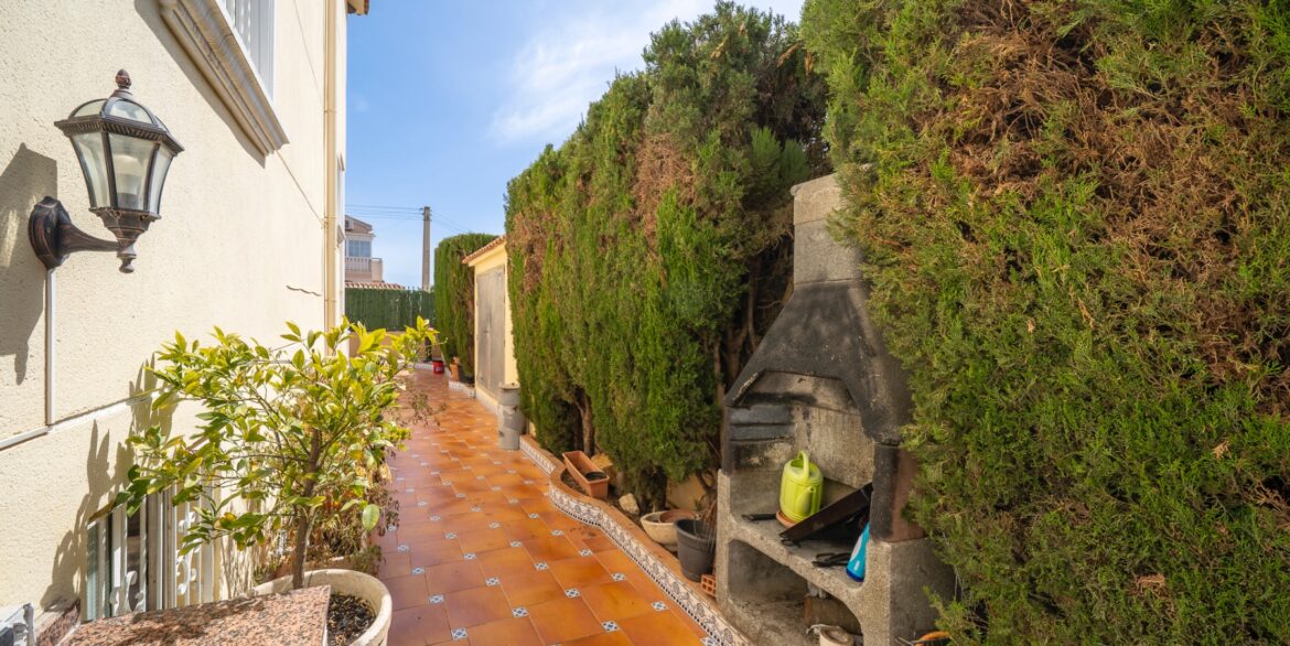 o_1jlusebu81o0u1ord17681a831pab48