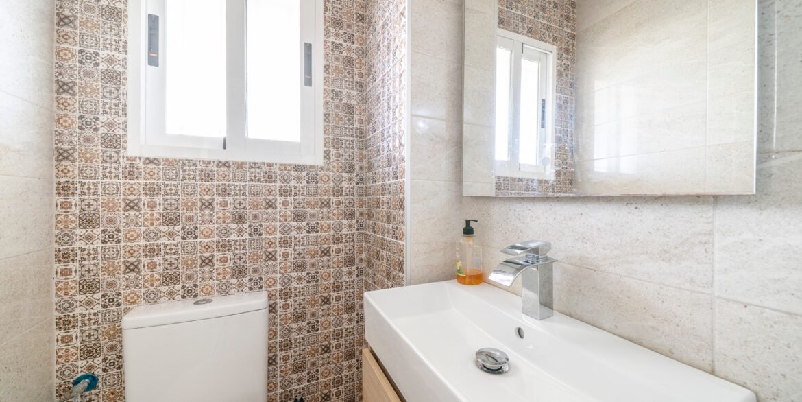 o_1jlusebu87msl4a1ntb3hq1and33