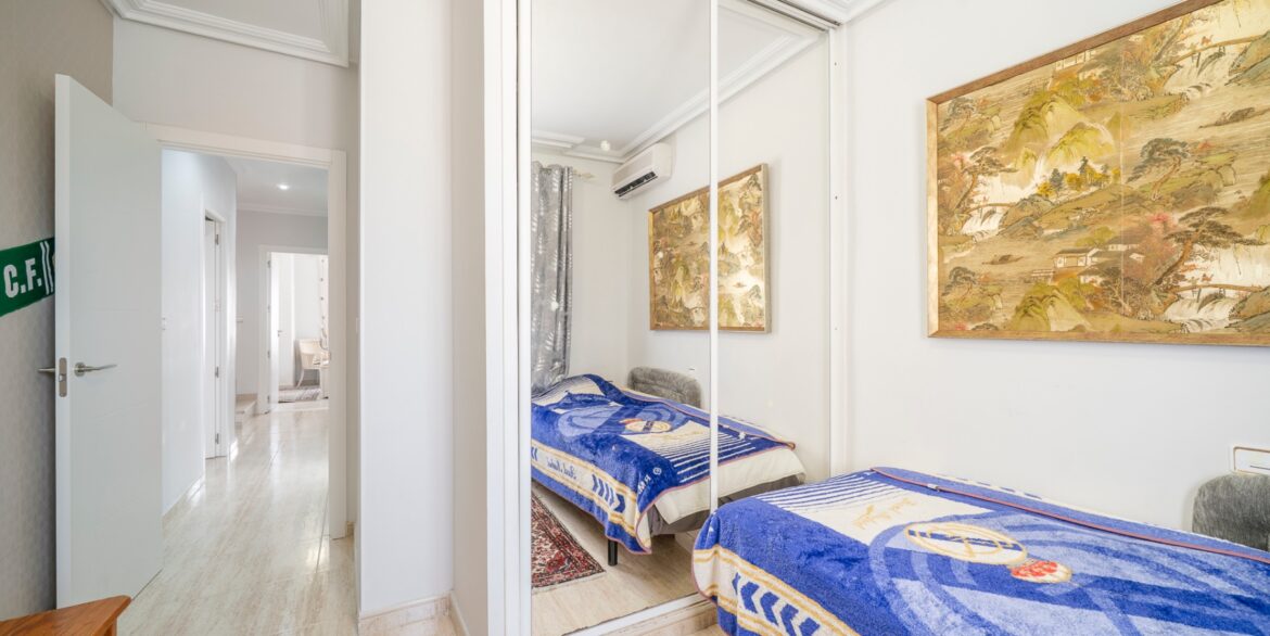 o_1jlusebu8hb9t6o1p563gar9v3i