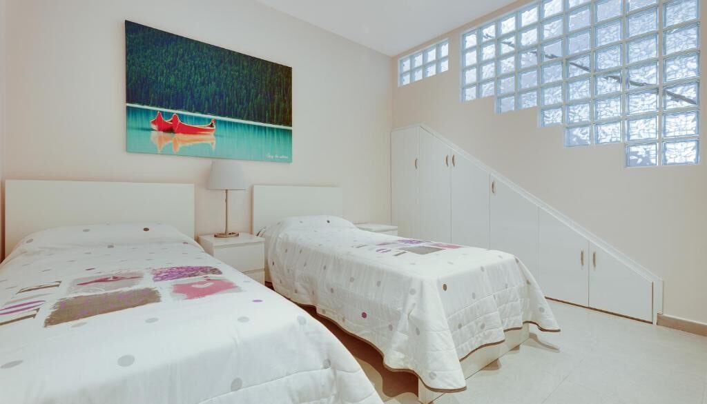 o_1jm0em6mb1efl1m9vf159geoaq2g