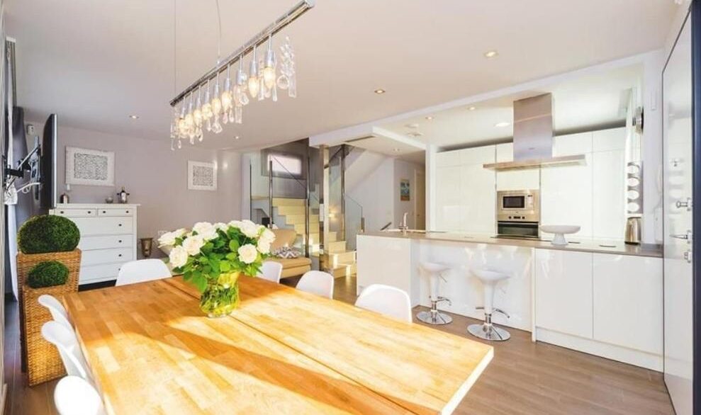 o_1jm0em6mbud019pamhhlve15e726