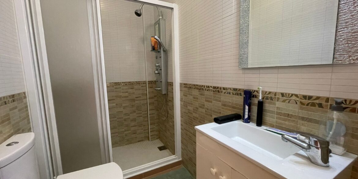 o_1jmnmv2kneievkqc8qqhp1883a