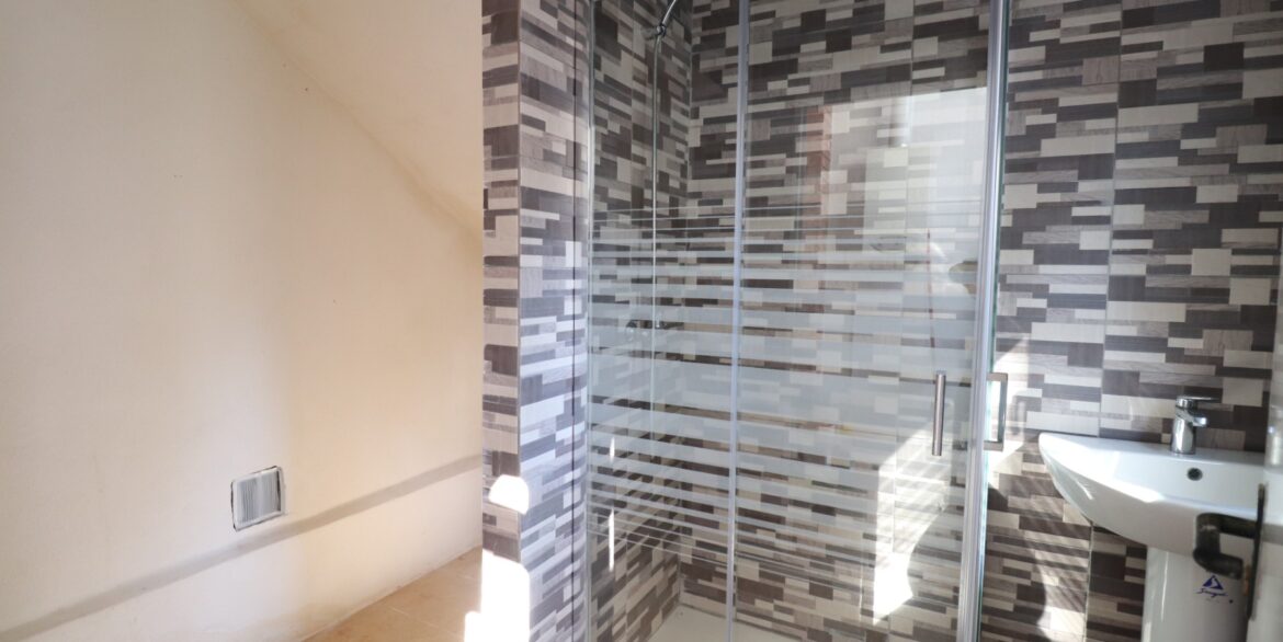 o_1jmo4s5f81b2c14og1jnv1e431v8e2f