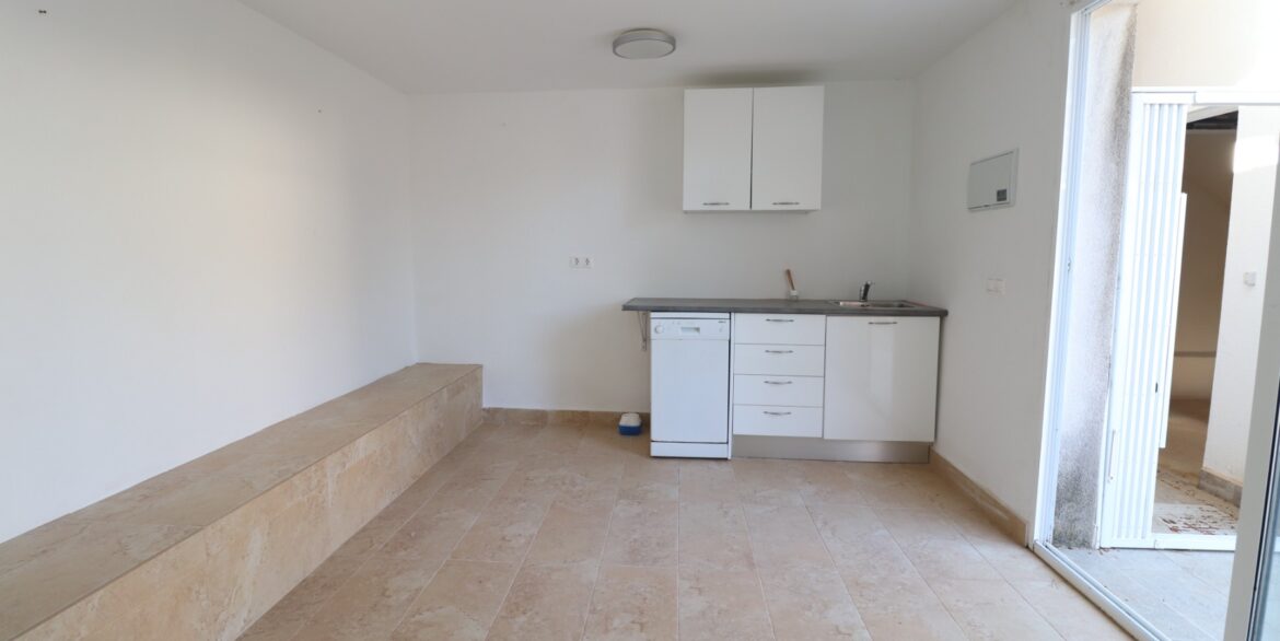 o_1jmo4s5f86hd5jm1hiu1poq772d