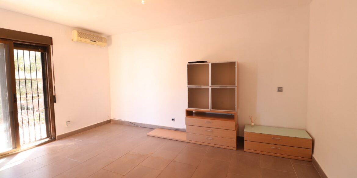 o_1jmo4s5f8mhc1f371i7d1bcf11ds20