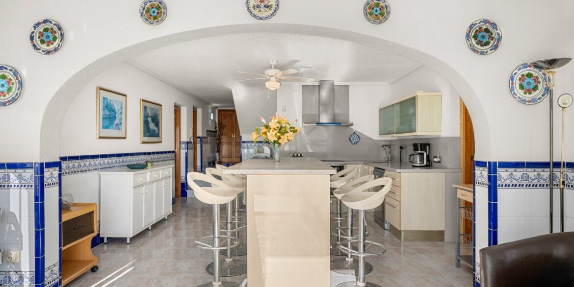 o_1jmsn74svh5bhu2ora1qn94mp35