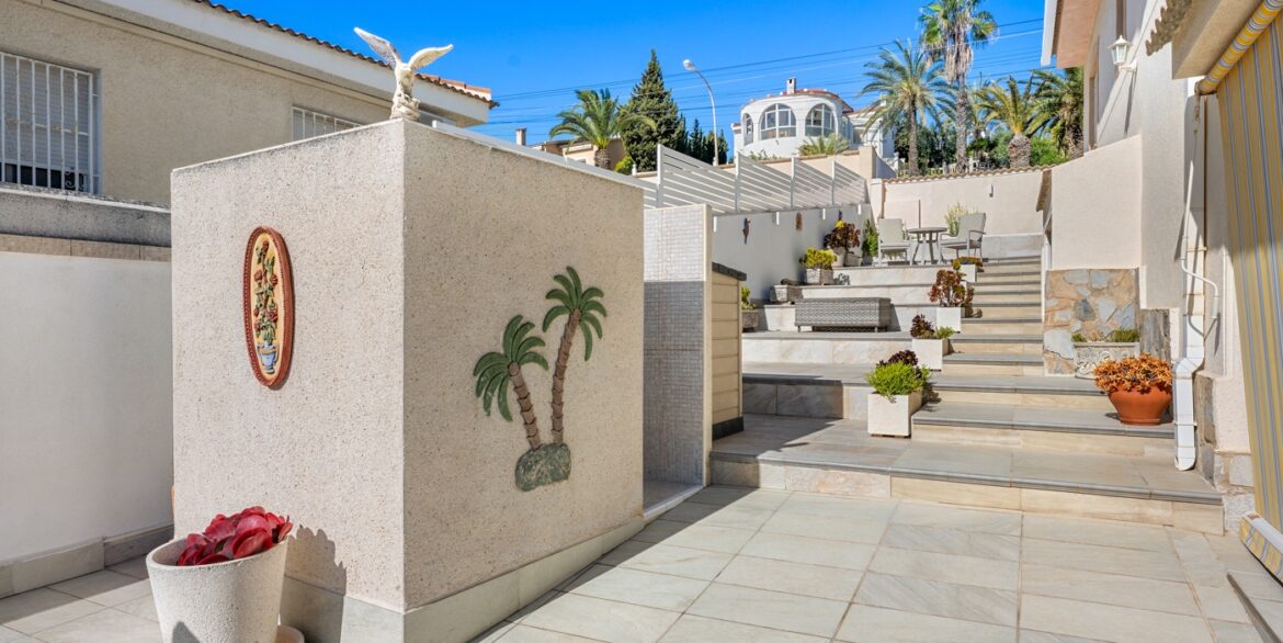 o_1jmsn74t0a7g1adarsr68e1je143