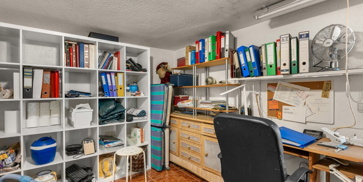 o_1jmsn74t0ocr1a8r14rpji19r04c