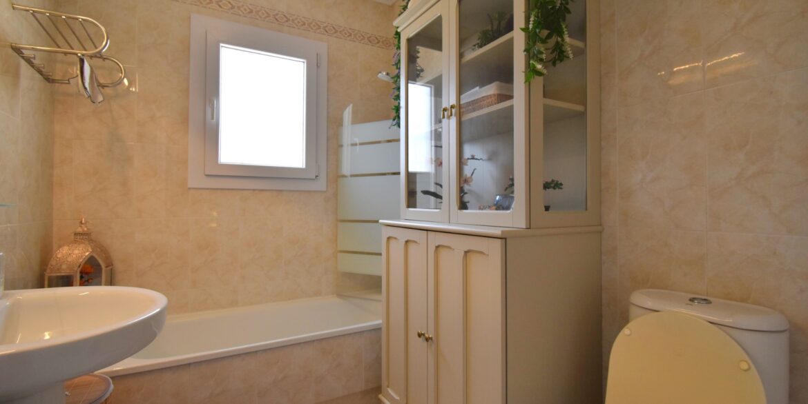 o_1jmt5bp29174bkutc101jt1jn32g