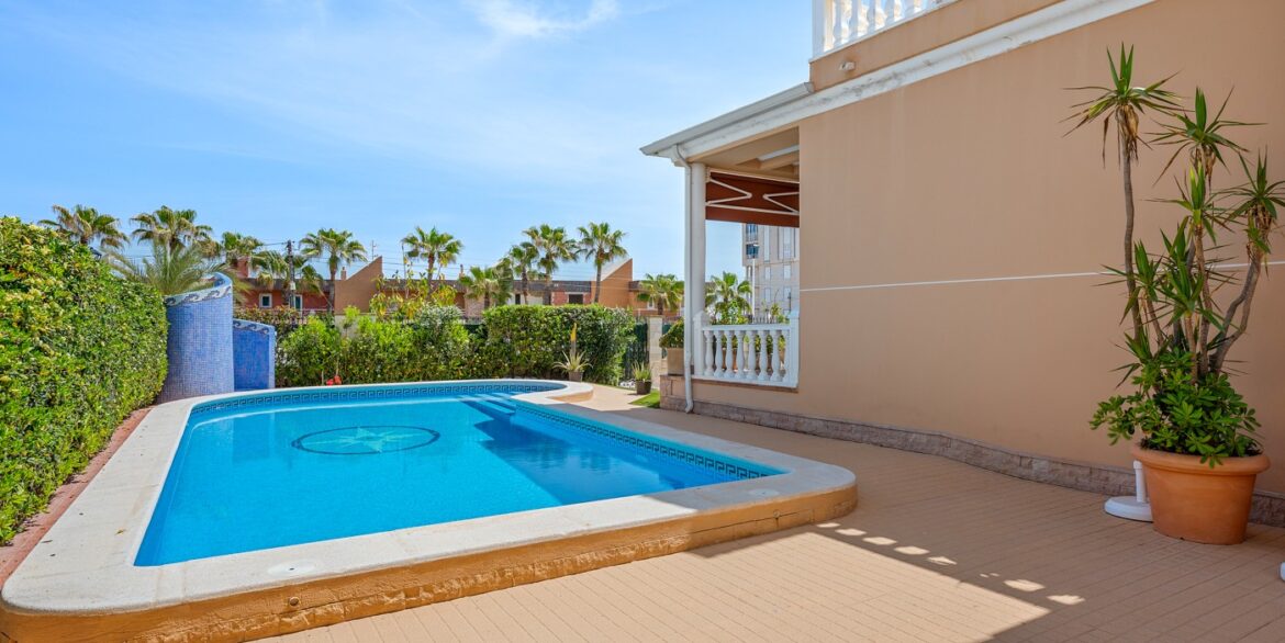 o_1jmt8gcj8mkeb7o1202uv51uhi44