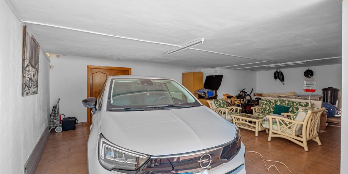 o_1jmt8gcj91g5mi1m1v961aq41dso4c