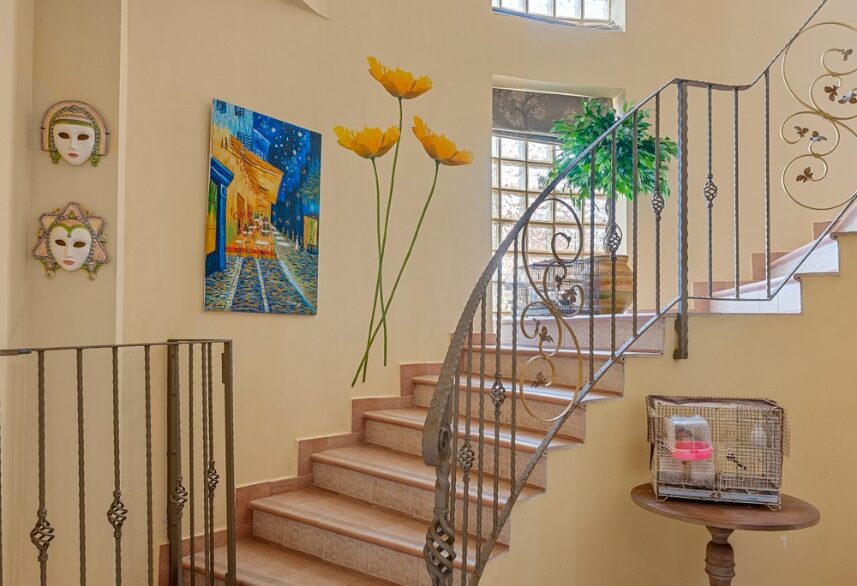 o_1jmt8gcja15g44me12sr1gtnftc4v