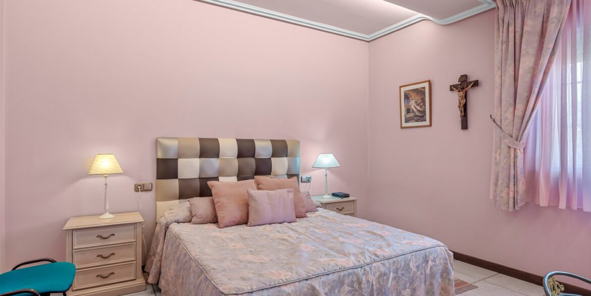 o_1jmt8gcja180qr9j1tkf15dn6n94q