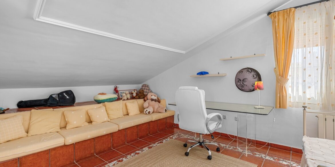 o_1jmt8gcja1kpnrcfhaa1jvq151e5b