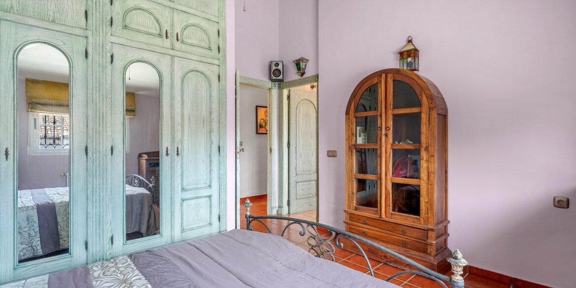 o_1jmt8gcja5oj1s58199s1ued1le656