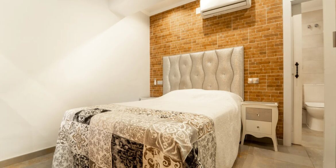 o_1jmt8sb4a1v2csn218qm14hk1hpj29