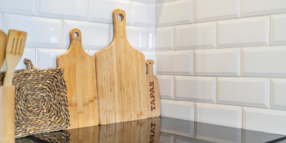 o_1jn7nq46u12f04jl16ia12nic842e