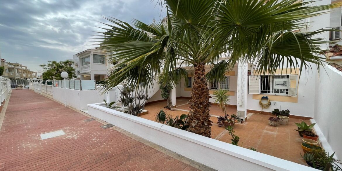 o_1jn9u0qfd13kj10jtlulrrb88131