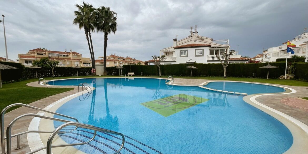 o_1jn9u0qfd18fa7115rb16ra12j832