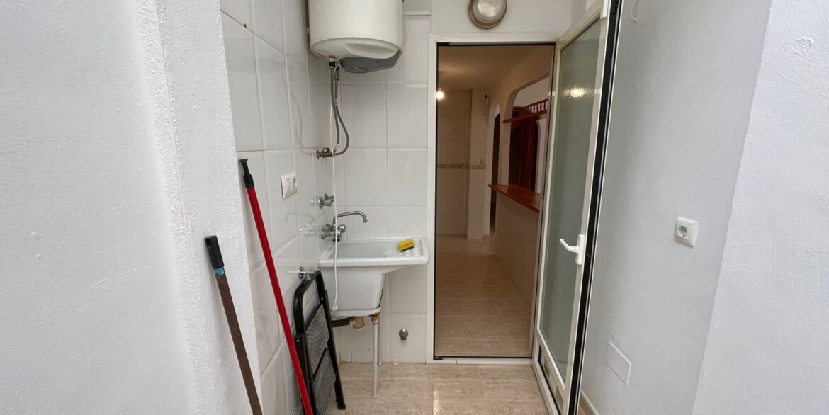 o_1jn9u0qfd1mnb1aibt5jb1hch2k