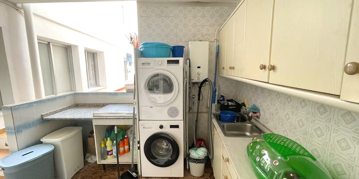 o_1jncifqb114vntkf1dpk6423id2k