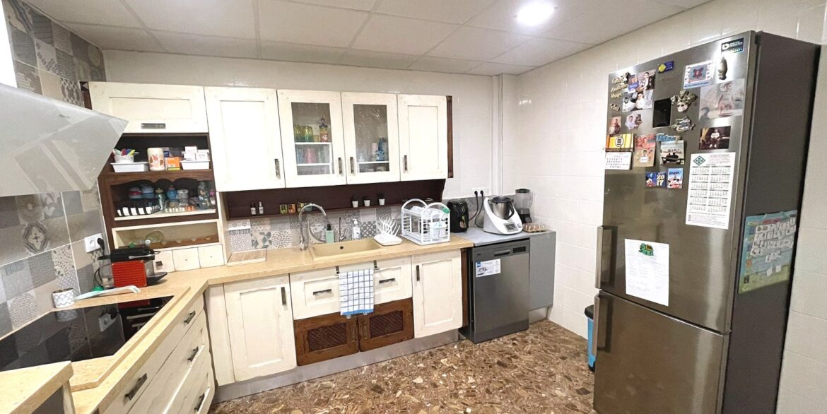 o_1jncifqb1157dh3m8pb16pa14kk2i