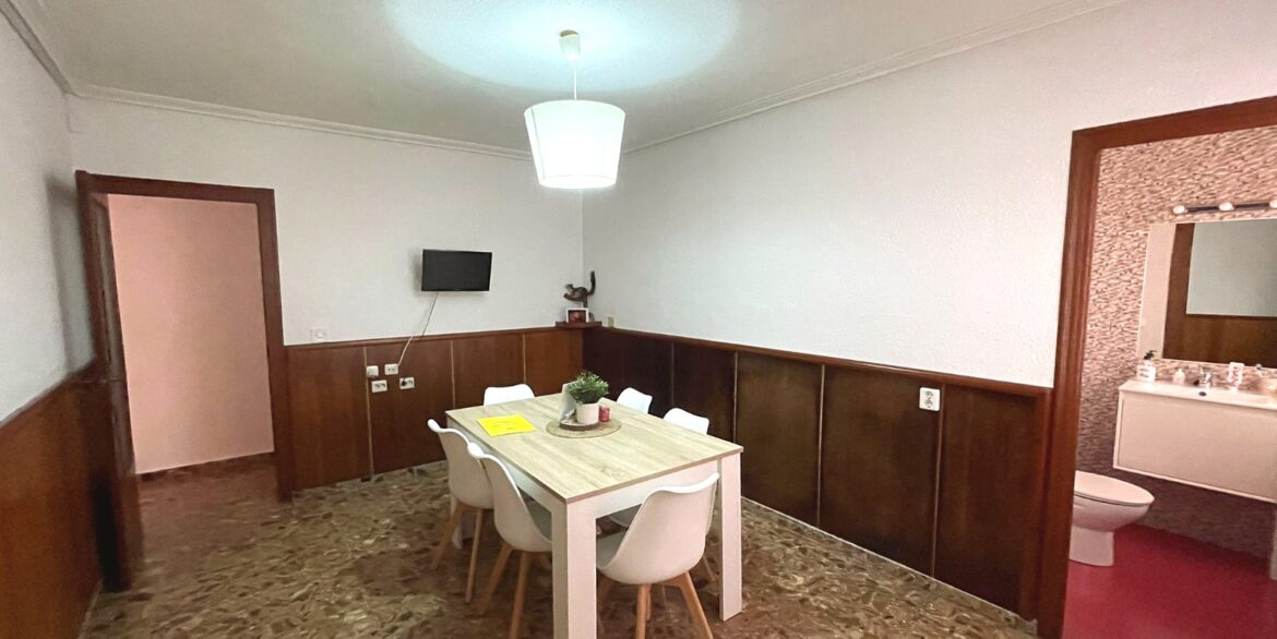 o_1jncifqb11hev1n6g17hqfgr1ob12d