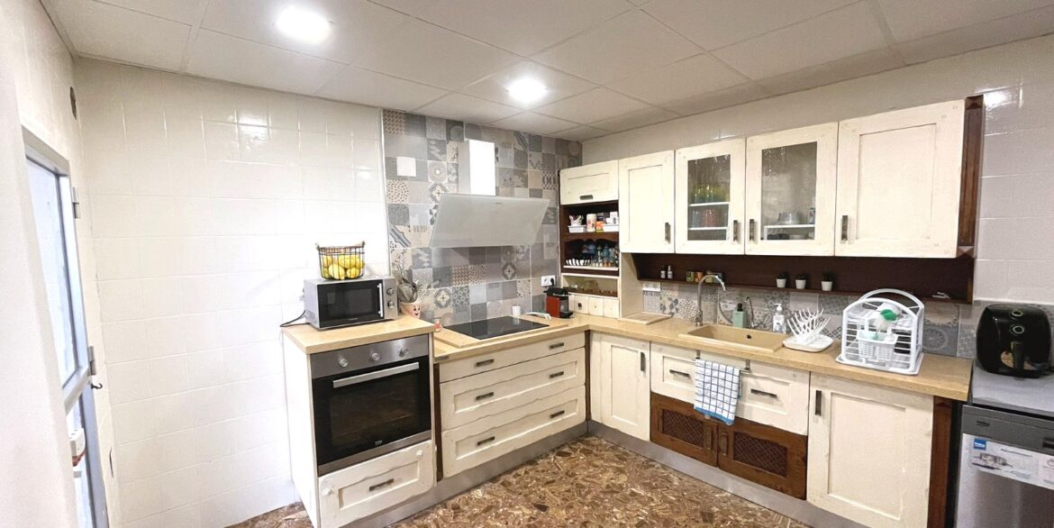 o_1jncifqb1uibooufj1gs8ple2h